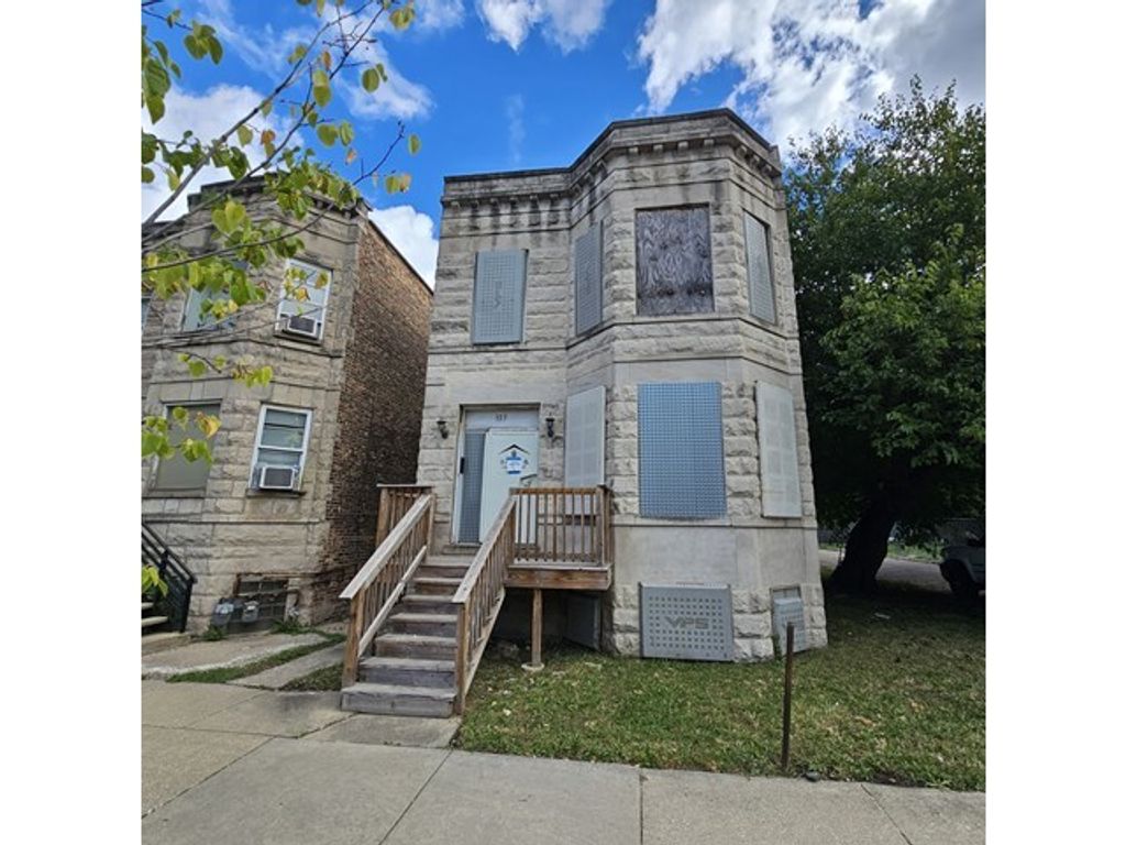 925 S Springfield Avenue, Chicago, IL 60624