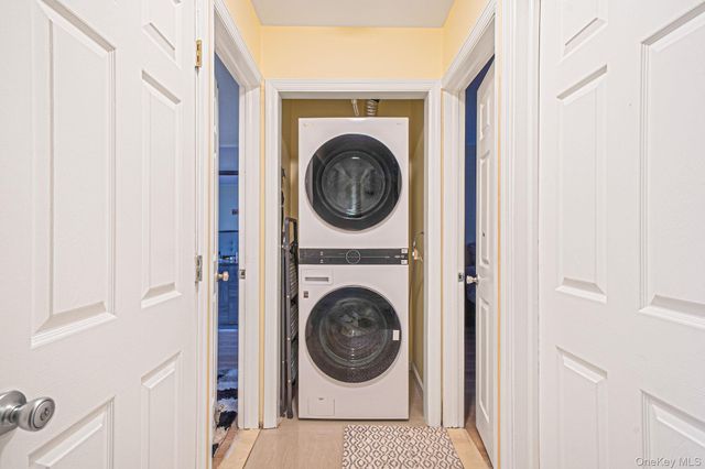 8 Bent Lane, Levittown, NY 11756