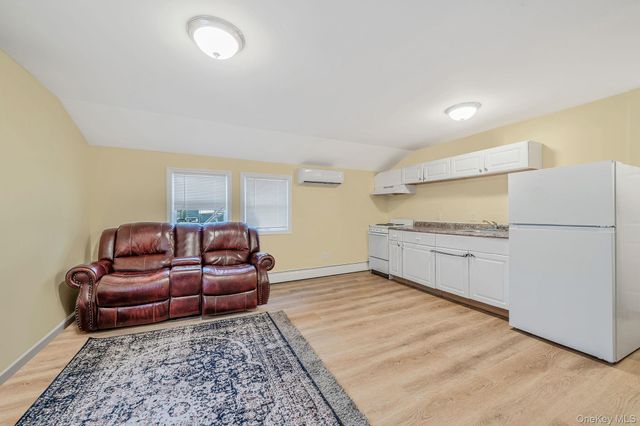 8 Bent Lane, Levittown, NY 11756