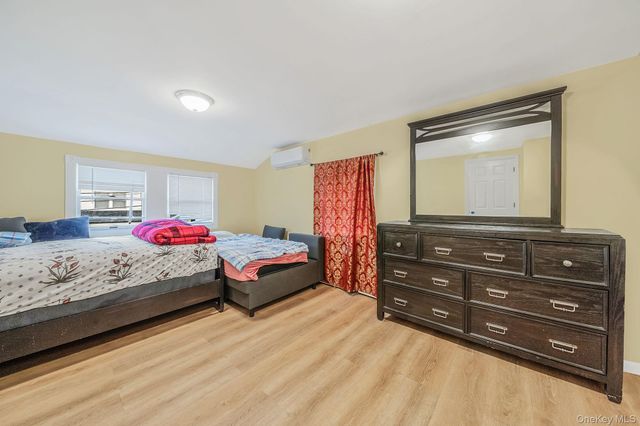 8 Bent Lane, Levittown, NY 11756