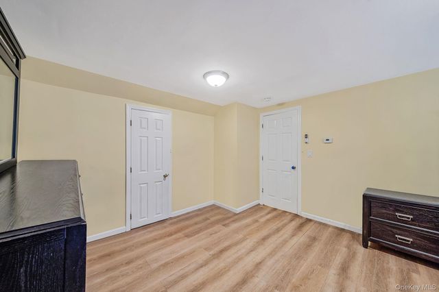 8 Bent Lane, Levittown, NY 11756