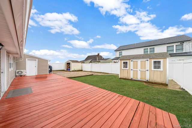 8 Bent Lane, Levittown, NY 11756