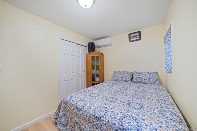 8 Bent Lane, Levittown, NY 11756