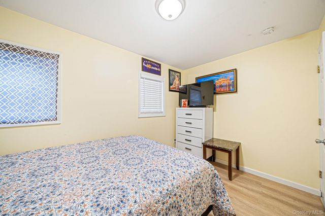 8 Bent Lane, Levittown, NY 11756