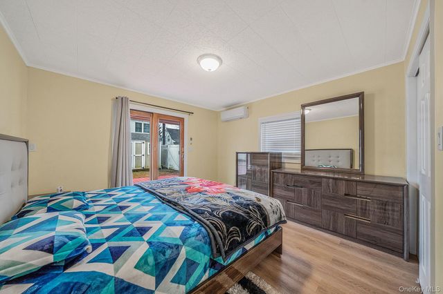 8 Bent Lane, Levittown, NY 11756