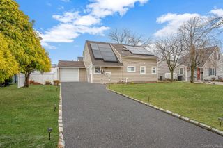 8 Bent Lane, Levittown, NY 11756