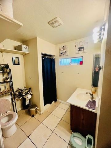 1326 Tenaya Dr, Modesto, CA 95354