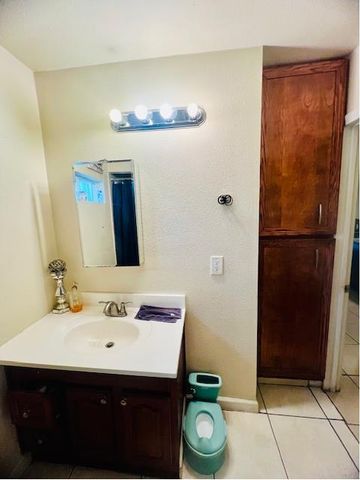 1326 Tenaya Dr, Modesto, CA 95354