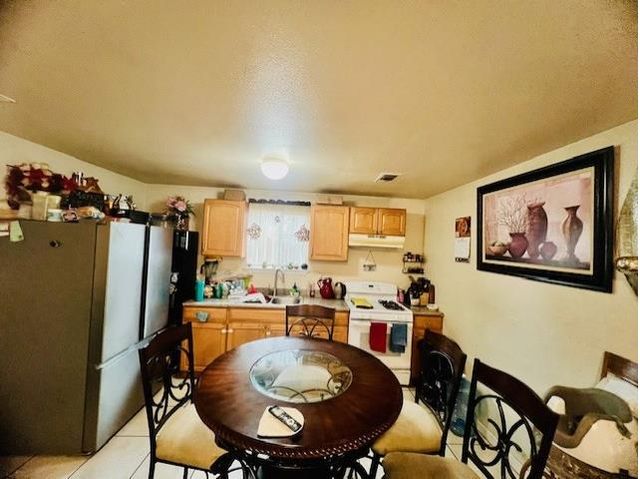 1326 Tenaya Dr, Modesto, CA 95354