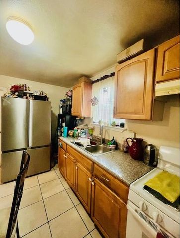 1326 Tenaya Dr, Modesto, CA 95354