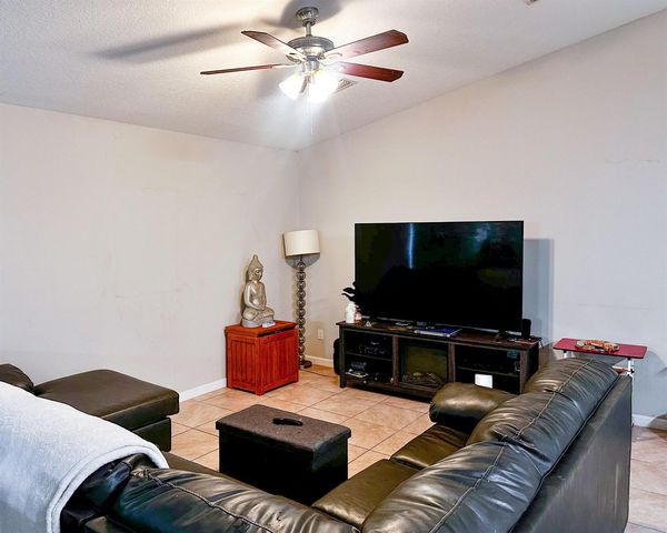 2325 SE Calcutta Circle, Port St. Lucie, FL 34952