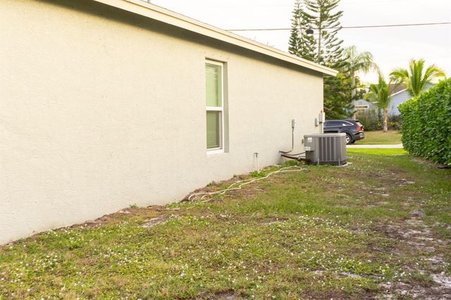 2325 SE Calcutta Circle, Port St. Lucie, FL 34952
