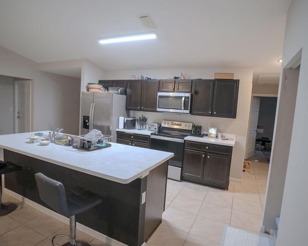 2325 SE Calcutta Circle, Port St. Lucie, FL 34952