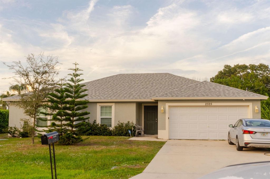 2325 SE Calcutta Circle, Port St. Lucie, FL 34952