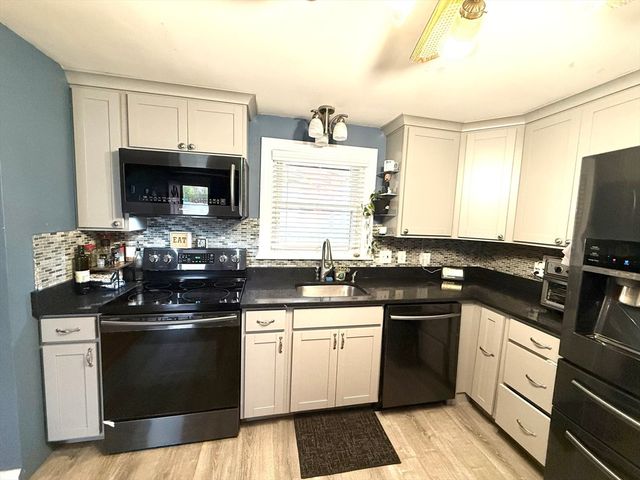 26 Mcdevitt Road, Randolph, MA 02368