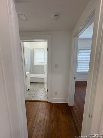 805 W Summit Ave Apt 1, San Antonio, TX 78212