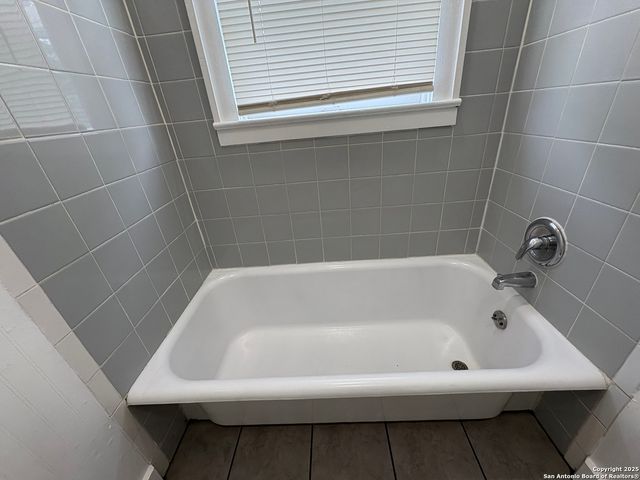 805 W Summit Ave Apt 1, San Antonio, TX 78212