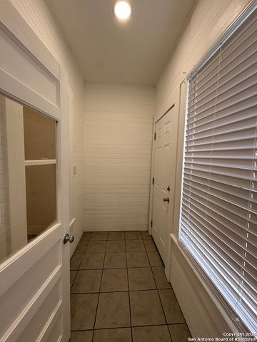 805 W Summit Ave Apt 1, San Antonio, TX 78212