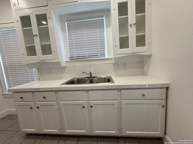 805 W Summit Ave Apt 1, San Antonio, TX 78212