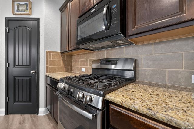 22811 Akin Town, San Antonio, TX 78261