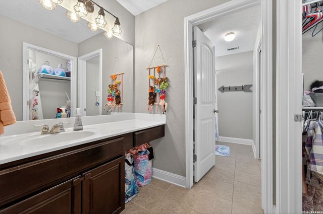 22811 Akin Town, San Antonio, TX 78261