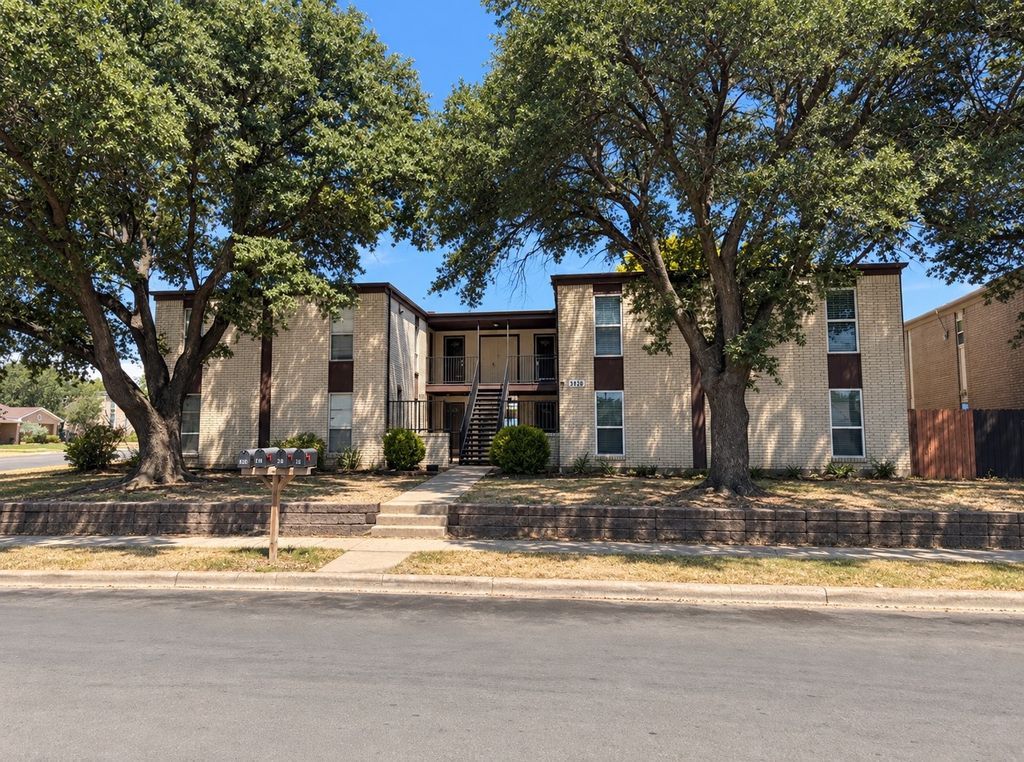 3828 Cibolo Drive, Fort Worth, TX 76133 — exterior