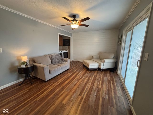 950 Cottonwood Drive, Columbus, IN 47203