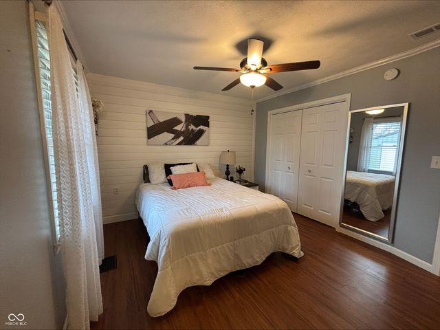 950 Cottonwood Drive, Columbus, IN 47203