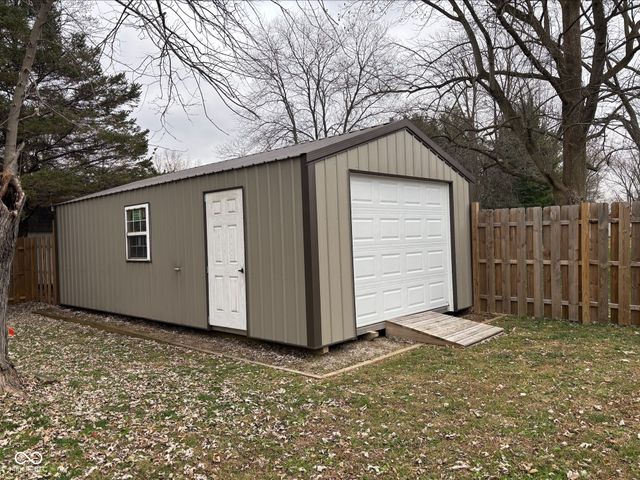 950 Cottonwood Drive, Columbus, IN 47203