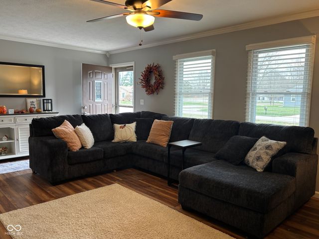 950 Cottonwood Drive, Columbus, IN 47203