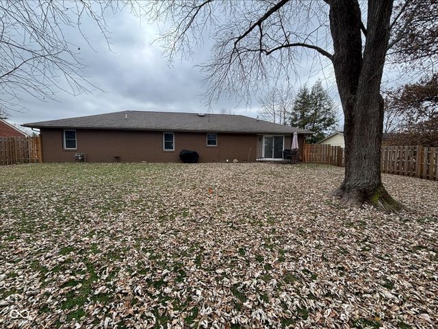 950 Cottonwood Drive, Columbus, IN 47203