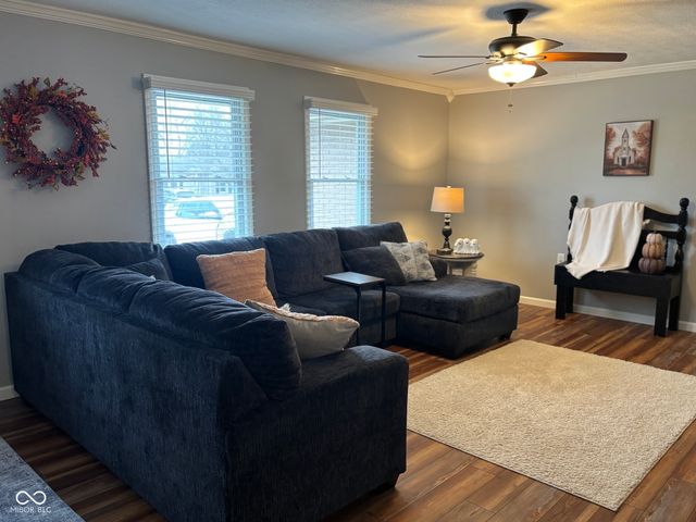 950 Cottonwood Drive, Columbus, IN 47203