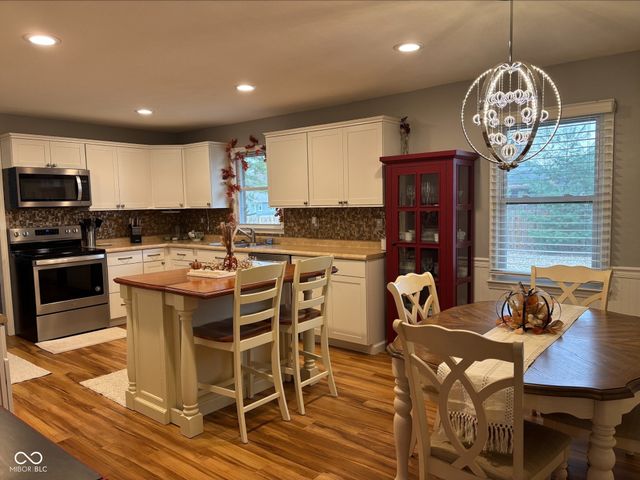 950 Cottonwood Drive, Columbus, IN 47203