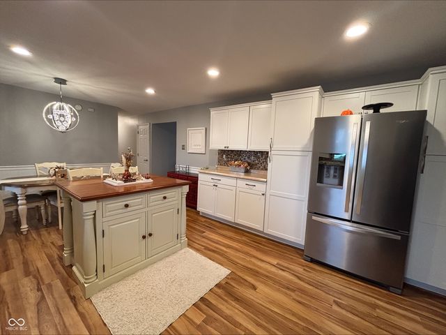 950 Cottonwood Drive, Columbus, IN 47203