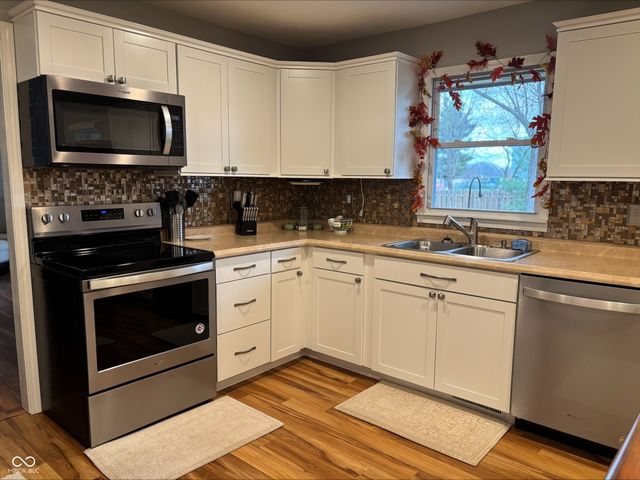 950 Cottonwood Drive, Columbus, IN 47203