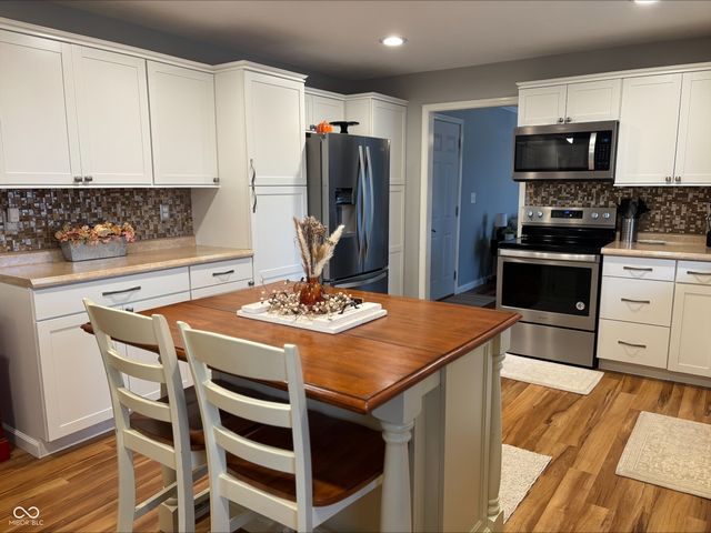 950 Cottonwood Drive, Columbus, IN 47203