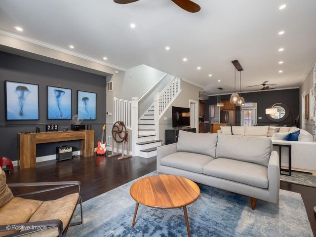2120 W Race Avenue, Chicago, IL 60612