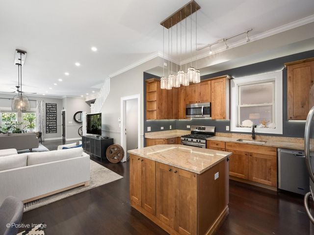 2120 W Race Avenue, Chicago, IL 60612