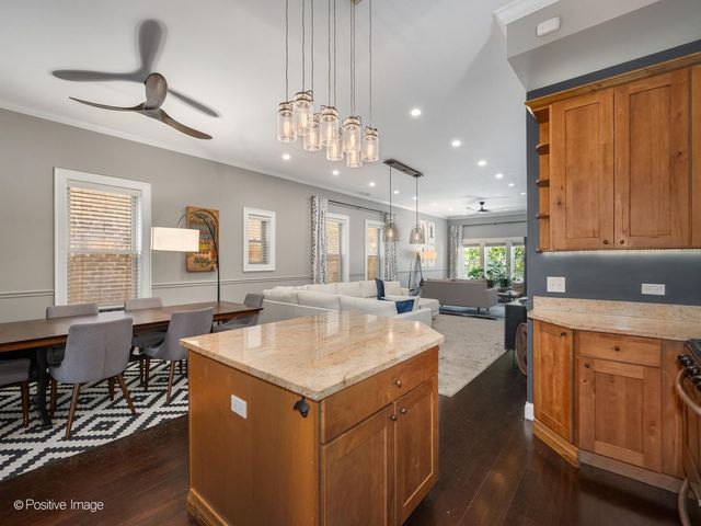 2120 W Race Avenue, Chicago, IL 60612