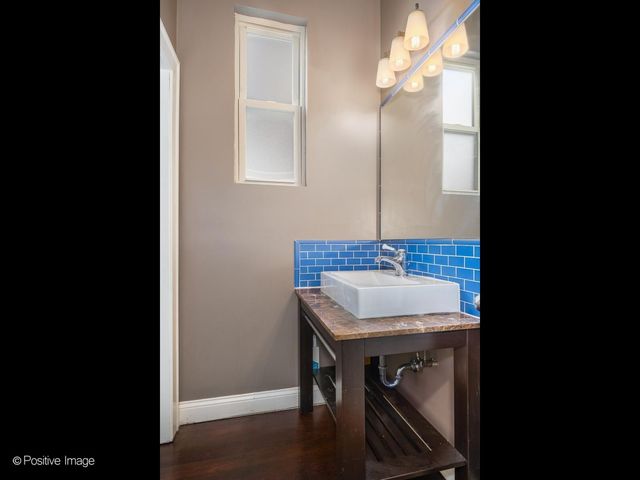 2120 W Race Avenue, Chicago, IL 60612