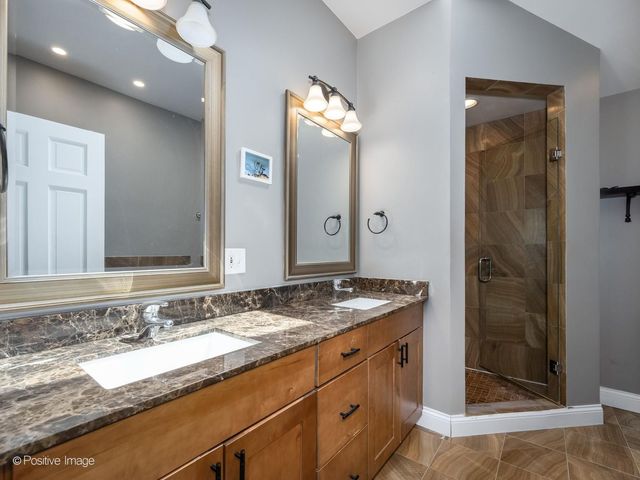 2120 W Race Avenue, Chicago, IL 60612