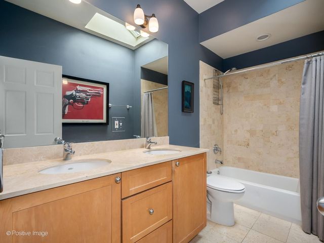 2120 W Race Avenue, Chicago, IL 60612