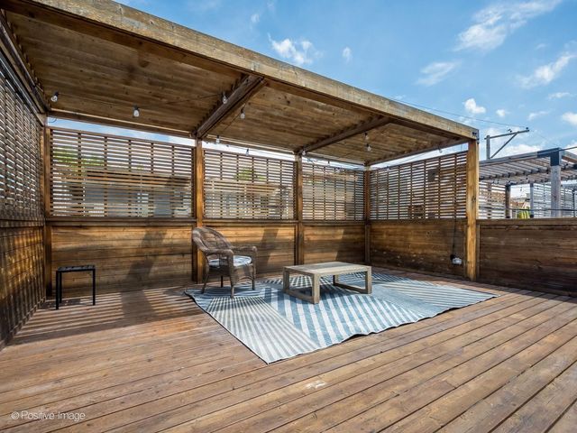 2120 W Race Avenue, Chicago, IL 60612