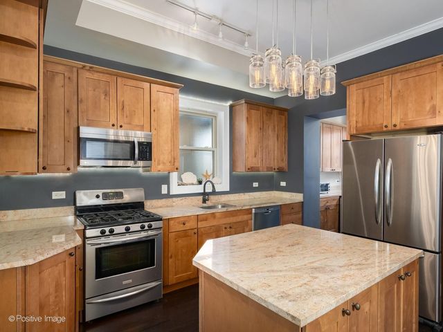 2120 W Race Avenue, Chicago, IL 60612