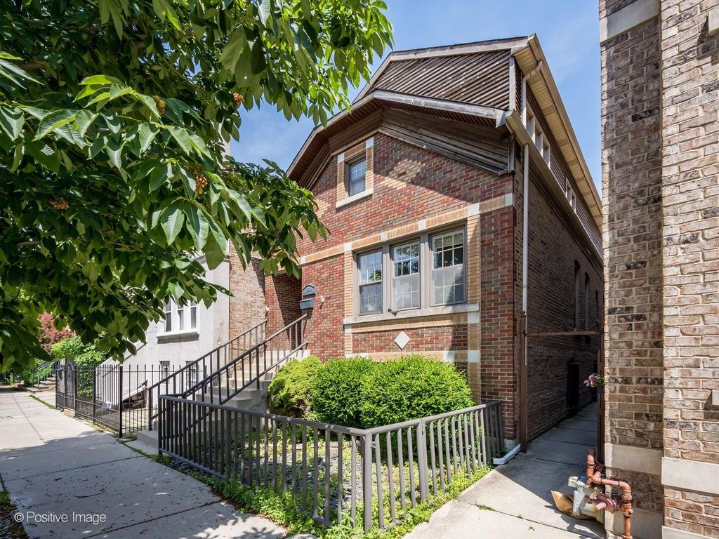 2120 W Race Avenue, Chicago, IL 60612