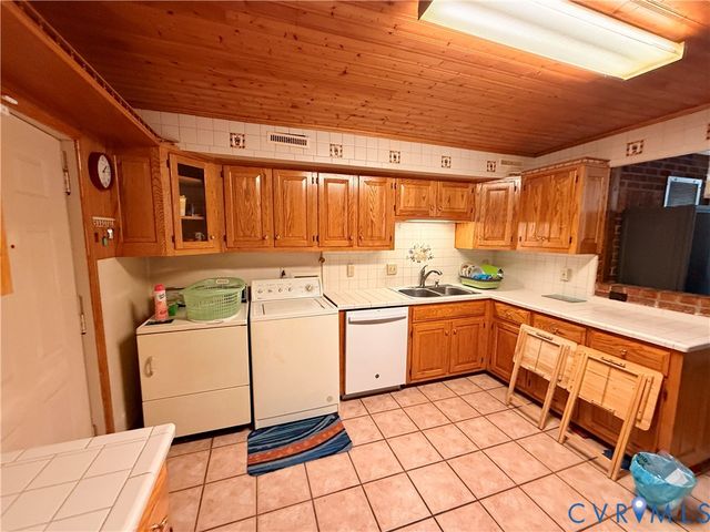 128 S 12th Ave, Hopewell, VA 23860