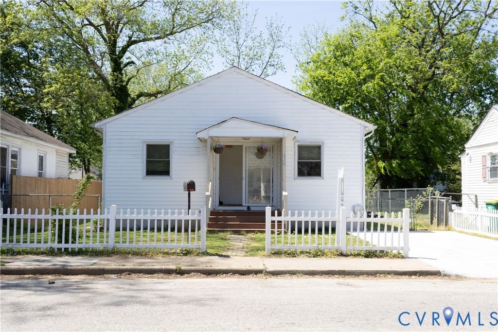 128 S 12th Ave, Hopewell, VA 23860