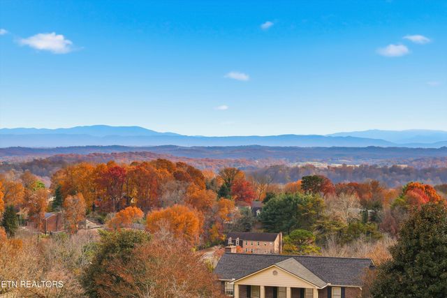 11134 Crown Point Drive, Knoxville, TN 37934