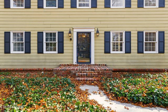 11134 Crown Point Drive, Knoxville, TN 37934