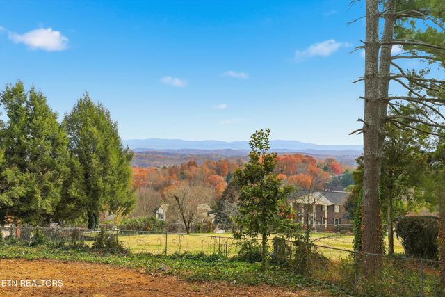 11134 Crown Point Drive, Knoxville, TN 37934